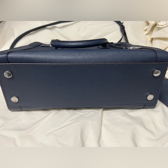 Micheal Kors ~ Purse & Wallet Combo, Navy Dillon Satchel - Picture 8 of 11